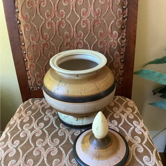 Beautiful table top decor. Earth tone colors. Excellent condition - Picture 5 of 5